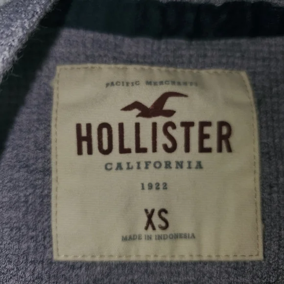 Hollister Purple Long Sleeve Top 50% Off Bundles Of 3 Or More! - Picture 6 of 8